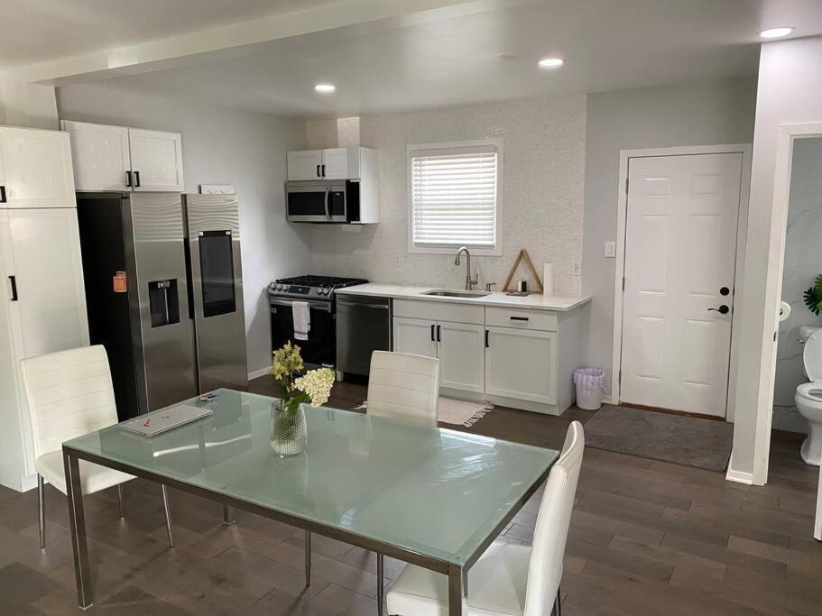 Modern 3Bed 2Bath Ranch With Diy Art Porch 3Tvs And Huge Front Yard To Enjoy! Villa Calumet City Exterior photo