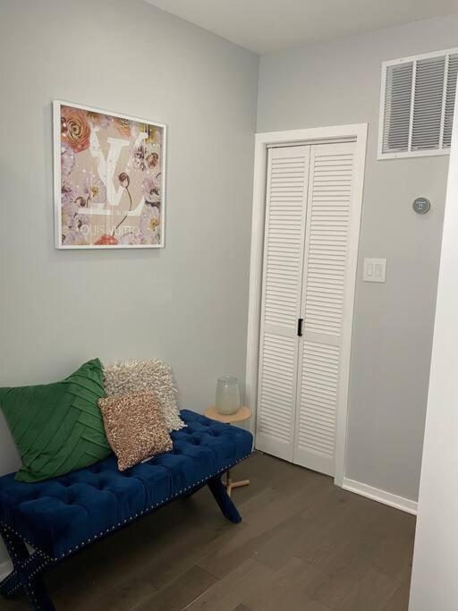 Modern 3Bed 2Bath Ranch With Diy Art Porch 3Tvs And Huge Front Yard To Enjoy! Villa Calumet City Exterior photo